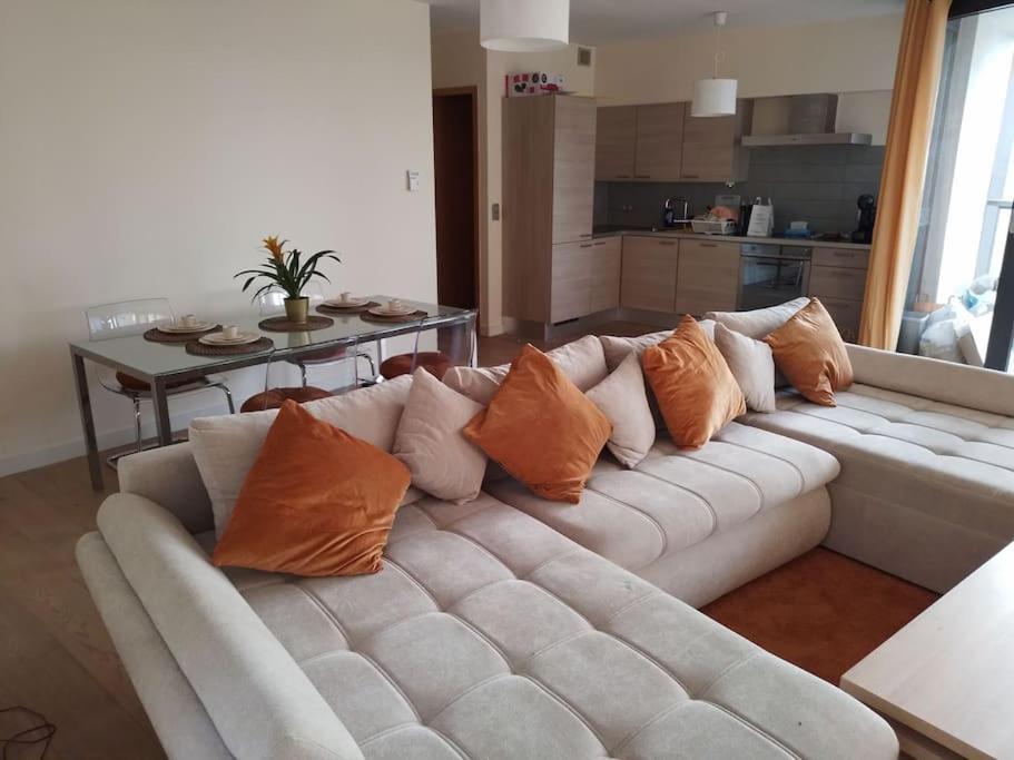 Beautiful 2br/2bar Apartement In European District